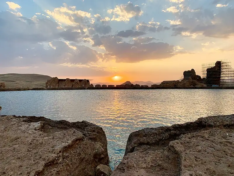 Takht-e Soleyman Lake
